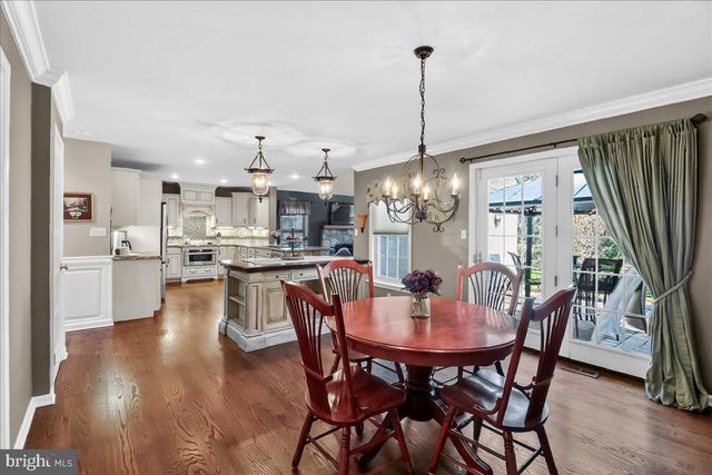 2 PARKSIDE DR, Elverson, PA 19520