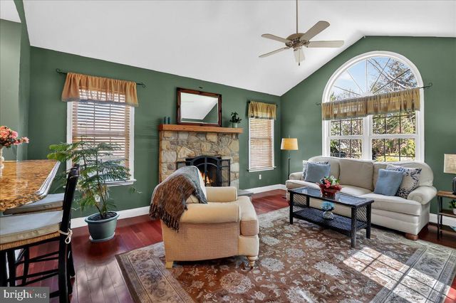 2 PARKSIDE DR, Elverson, PA 19520