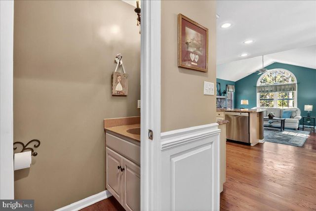 2 PARKSIDE DR, Elverson, PA 19520