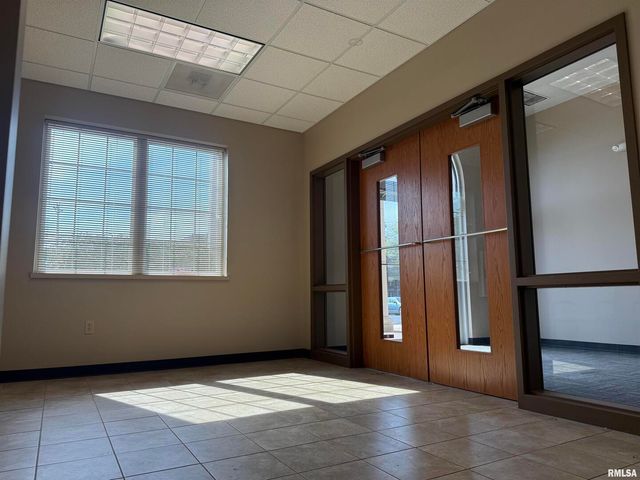 3457 AVENUE OF THE CITIES Avenue, Moline, IL 61265