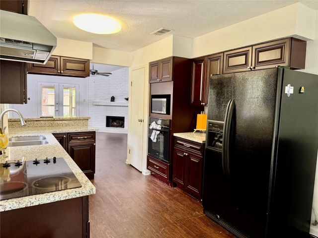 10 S Greenbud Court, The Woodlands, TX 77380