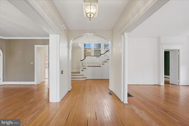 217 W BOSCAWEN ST, Winchester, VA 22601