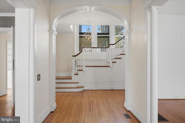 217 W BOSCAWEN ST, Winchester, VA 22601