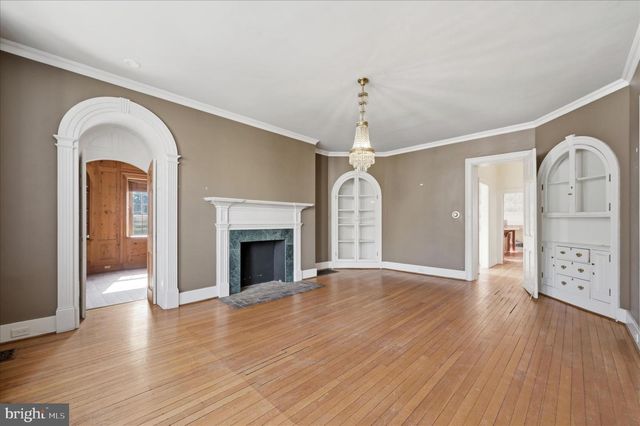 217 W BOSCAWEN ST, Winchester, VA 22601