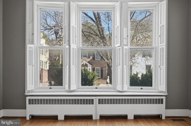 217 W BOSCAWEN ST, Winchester, VA 22601