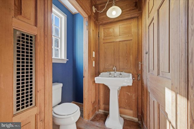 217 W BOSCAWEN ST, Winchester, VA 22601