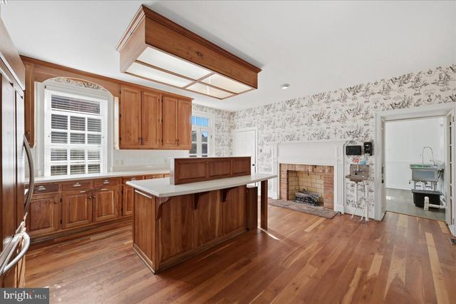 217 W BOSCAWEN ST, Winchester, VA 22601