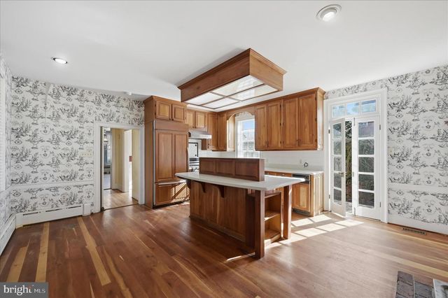 217 W BOSCAWEN ST, Winchester, VA 22601