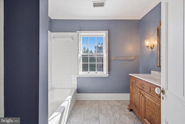 217 W BOSCAWEN ST, Winchester, VA 22601