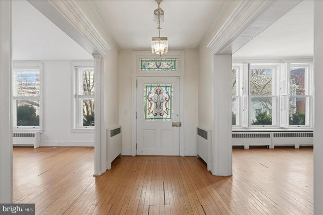 217 W BOSCAWEN ST, Winchester, VA 22601