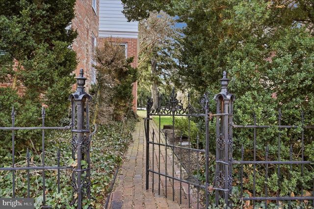 217 W BOSCAWEN ST, Winchester, VA 22601