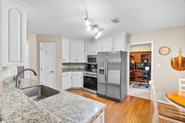 6 S Penobscot Court, Simpsonville, SC 29681