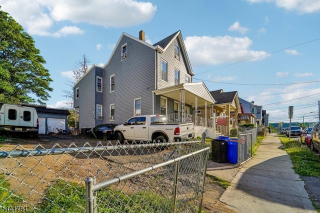 70 Genessee Ave, Paterson City, NJ 07503