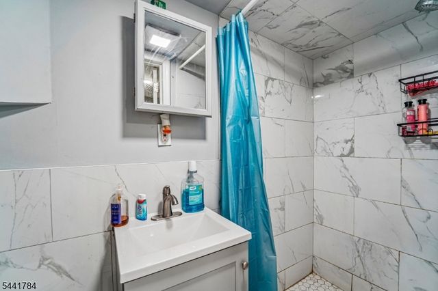 70 Genessee Ave, Paterson City, NJ 07503