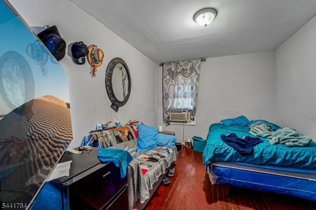 70 Genessee Ave, Paterson City, NJ 07503