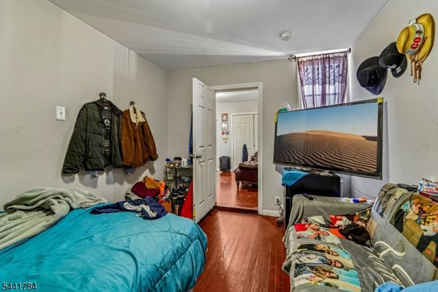 70 Genessee Ave, Paterson City, NJ 07503