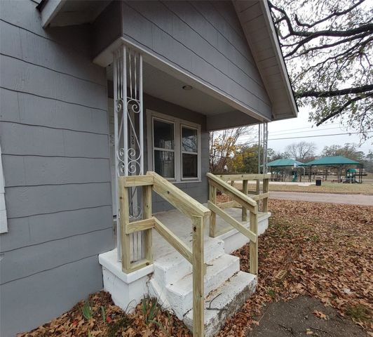 1130 W Shepherd Street, Denison, TX 75020