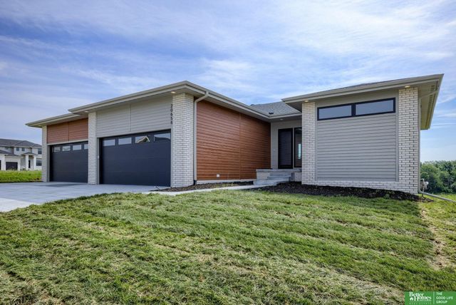 20658 Laurel Avenue, Elkhorn, NE 68022