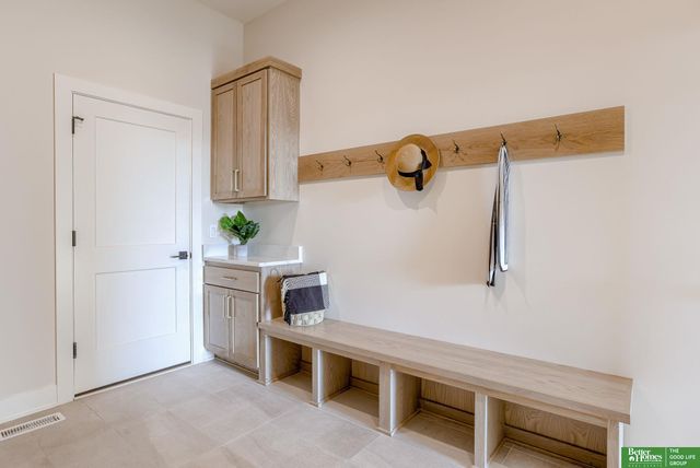 20658 Laurel Avenue, Elkhorn, NE 68022