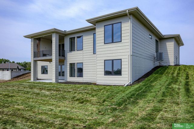 20658 Laurel Avenue, Elkhorn, NE 68022