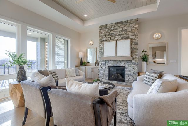 20658 Laurel Avenue, Elkhorn, NE 68022