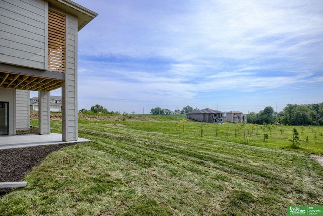 20658 Laurel Avenue, Elkhorn, NE 68022