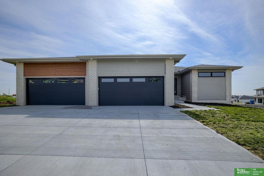 20658 Laurel Avenue, Elkhorn, NE 68022