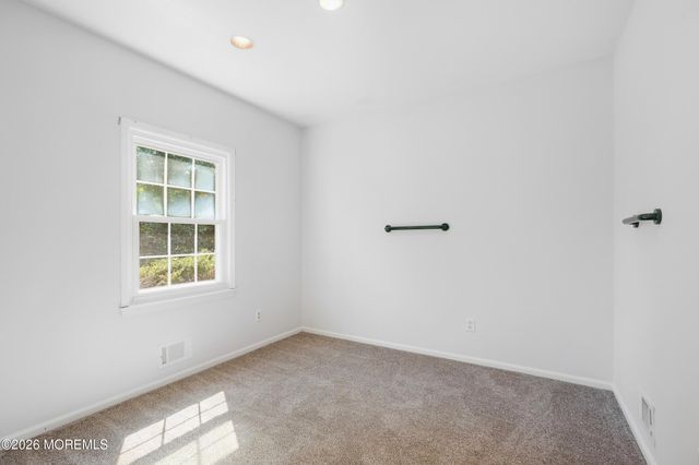 2 Oxford Lane, Eatontown, NJ 07724