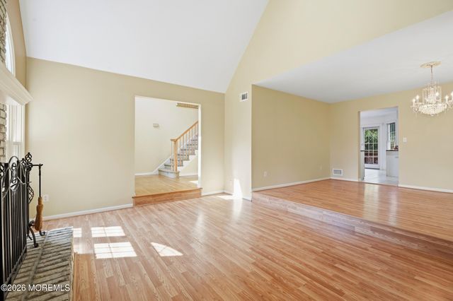 2 Oxford Lane, Eatontown, NJ 07724