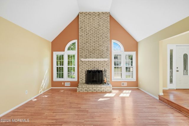2 Oxford Lane, Eatontown, NJ 07724