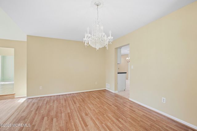 2 Oxford Lane, Eatontown, NJ 07724