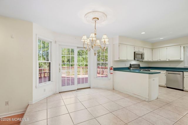 2 Oxford Lane, Eatontown, NJ 07724
