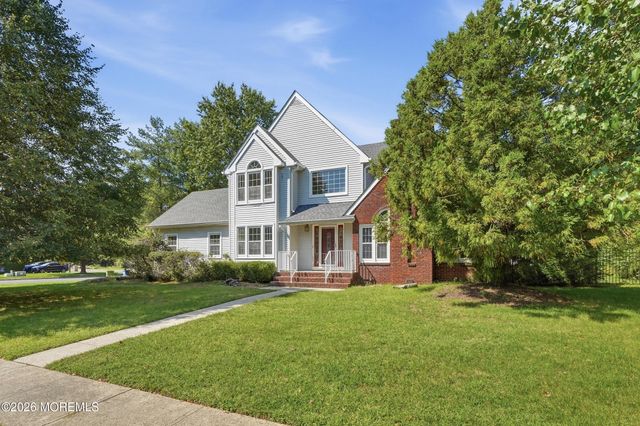 2 Oxford Lane, Eatontown, NJ 07724