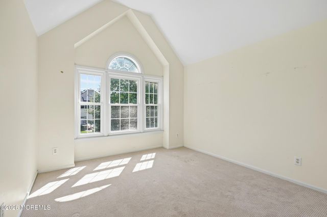 2 Oxford Lane, Eatontown, NJ 07724