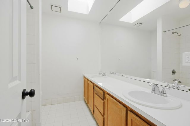 2 Oxford Lane, Eatontown, NJ 07724