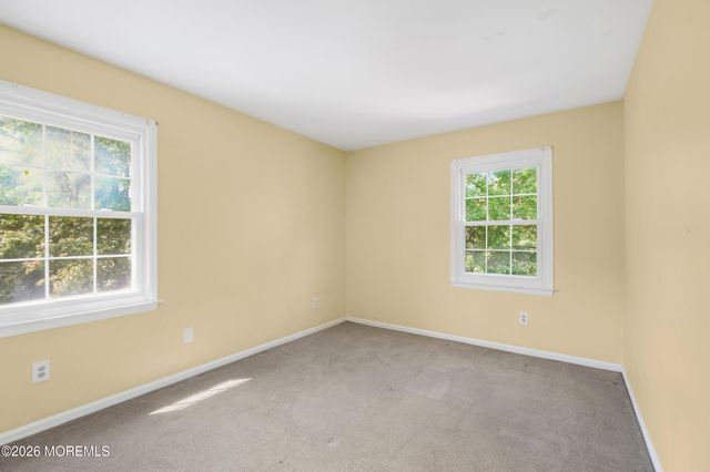 2 Oxford Lane, Eatontown, NJ 07724