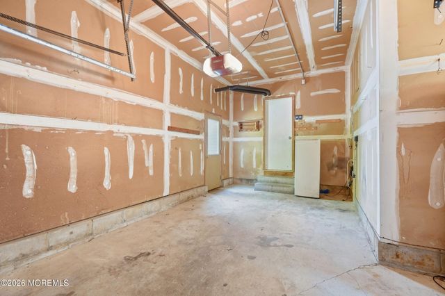 2 Oxford Lane, Eatontown, NJ 07724