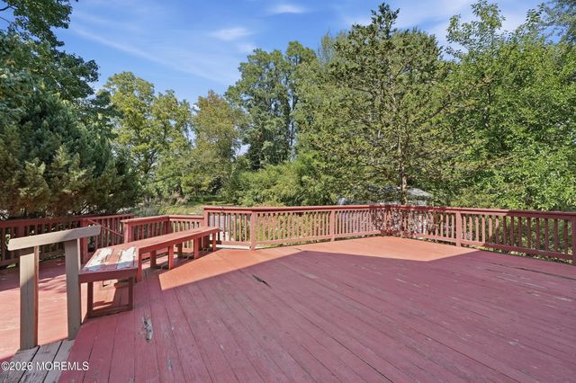2 Oxford Lane, Eatontown, NJ 07724