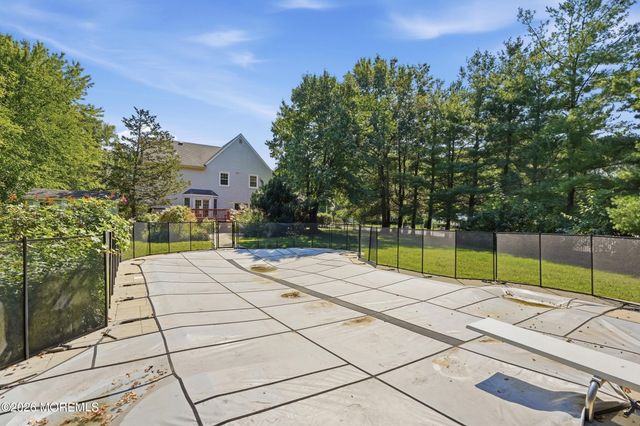 2 Oxford Lane, Eatontown, NJ 07724