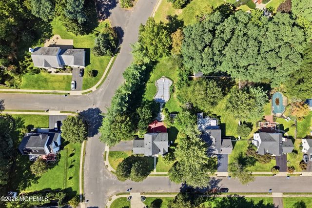 2 Oxford Lane, Eatontown, NJ 07724
