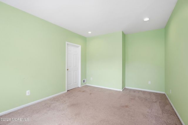 2 Oxford Lane, Eatontown, NJ 07724