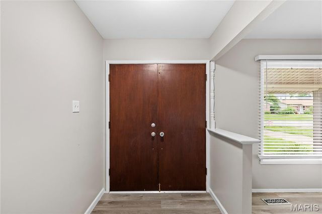 2193 Farnham Lane, Florissant, MO 63033