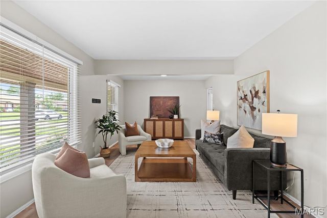 2193 Farnham Lane, Florissant, MO 63033