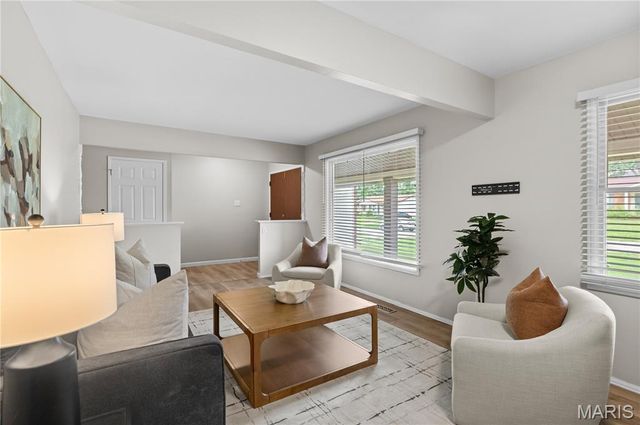 2193 Farnham Lane, Florissant, MO 63033