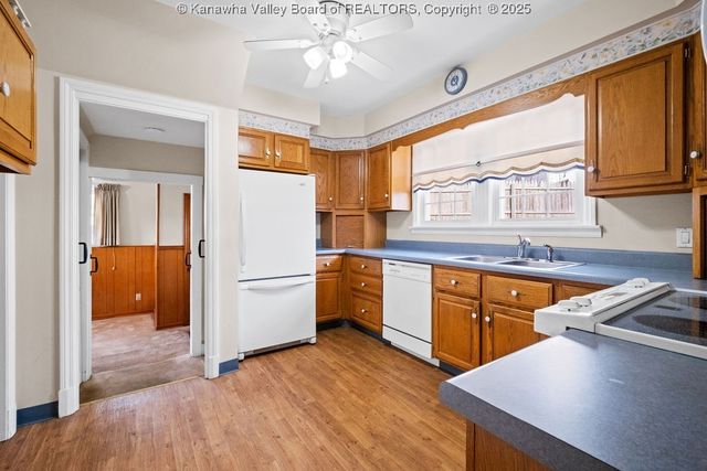 1203 Oakmont Road, Charleston, WV 25314