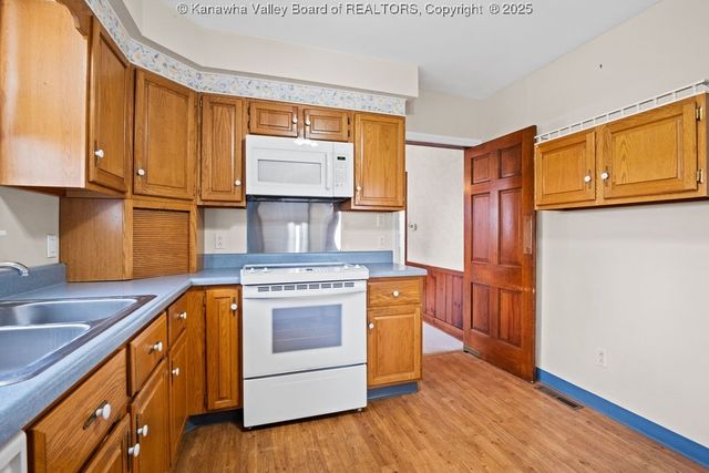 1203 Oakmont Road, Charleston, WV 25314