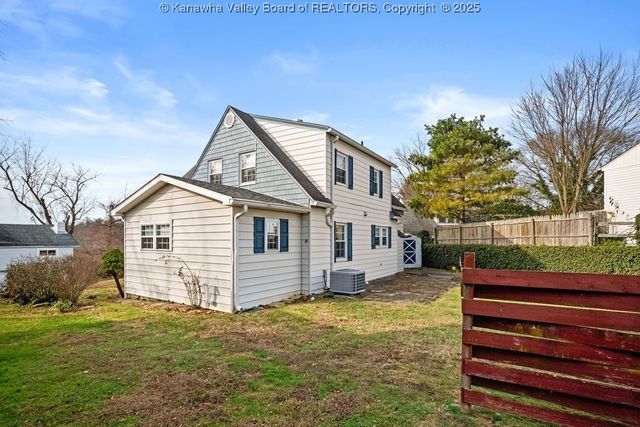 1203 Oakmont Road, Charleston, WV 25314