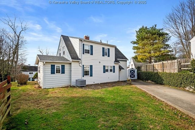 1203 Oakmont Road, Charleston, WV 25314