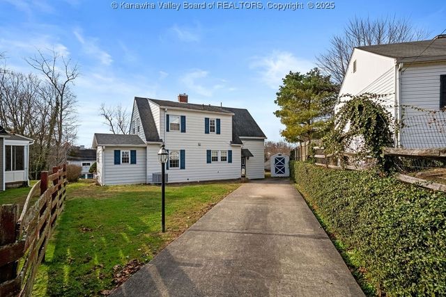 1203 Oakmont Road, Charleston, WV 25314