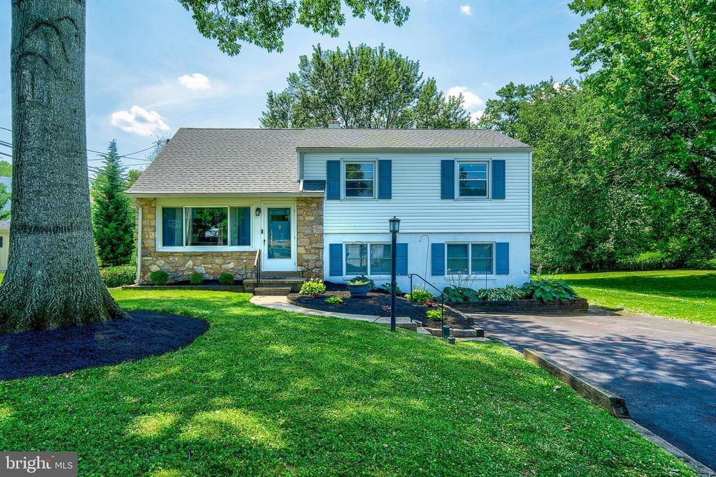 1008 PIONEER RD, Lansdale, PA 19446